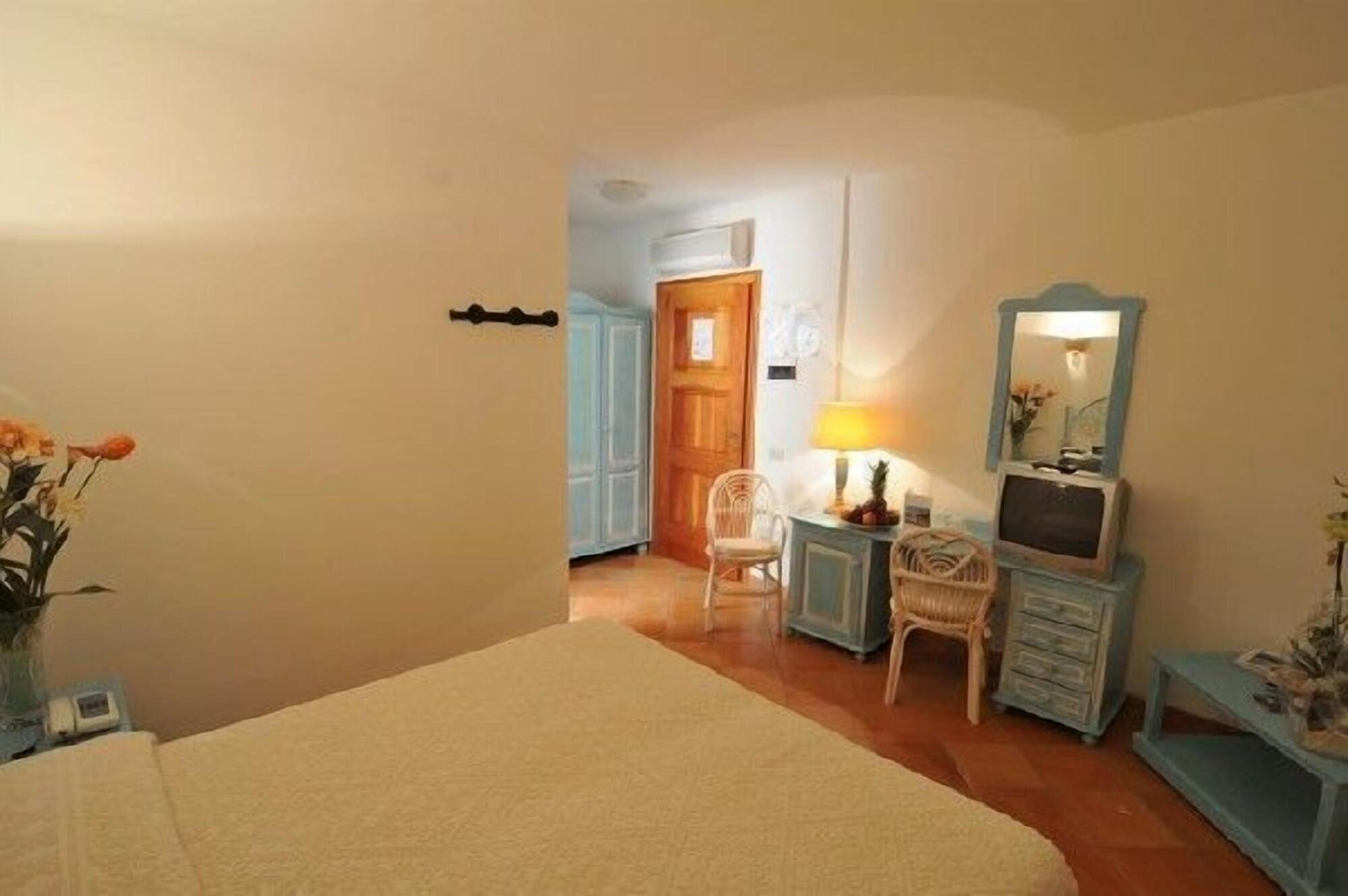 Hotel Il Piccolo Golf Порто Черво Екстериор снимка