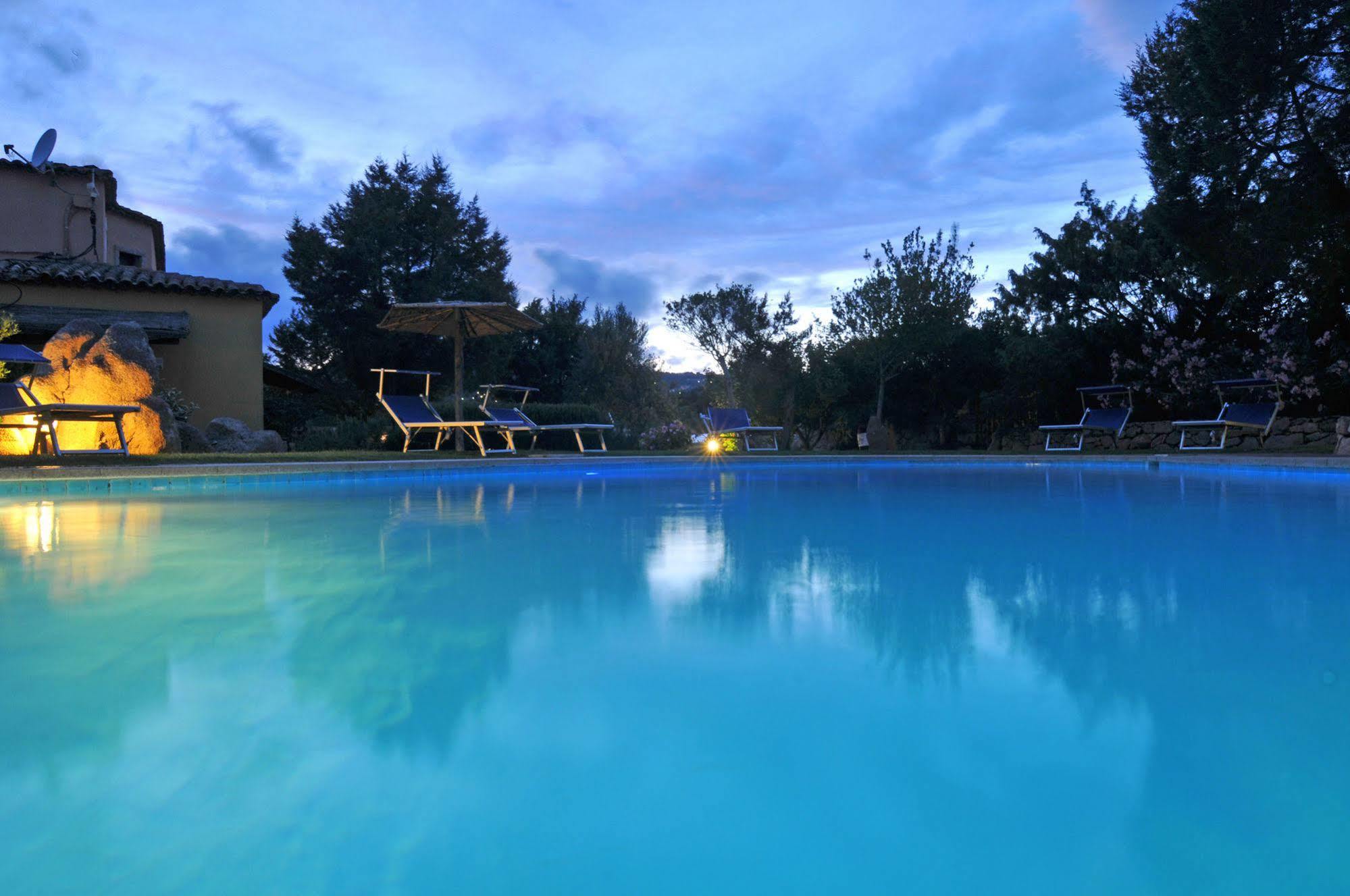 Hotel Il Piccolo Golf Порто Черво Екстериор снимка