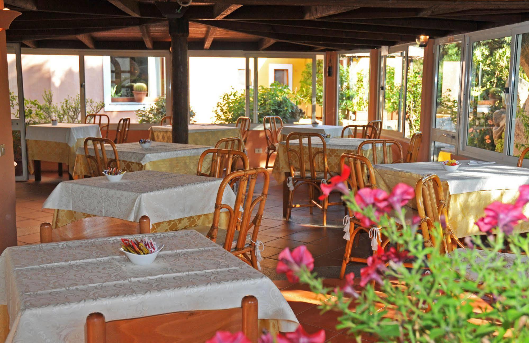 Hotel Il Piccolo Golf Порто Черво Екстериор снимка